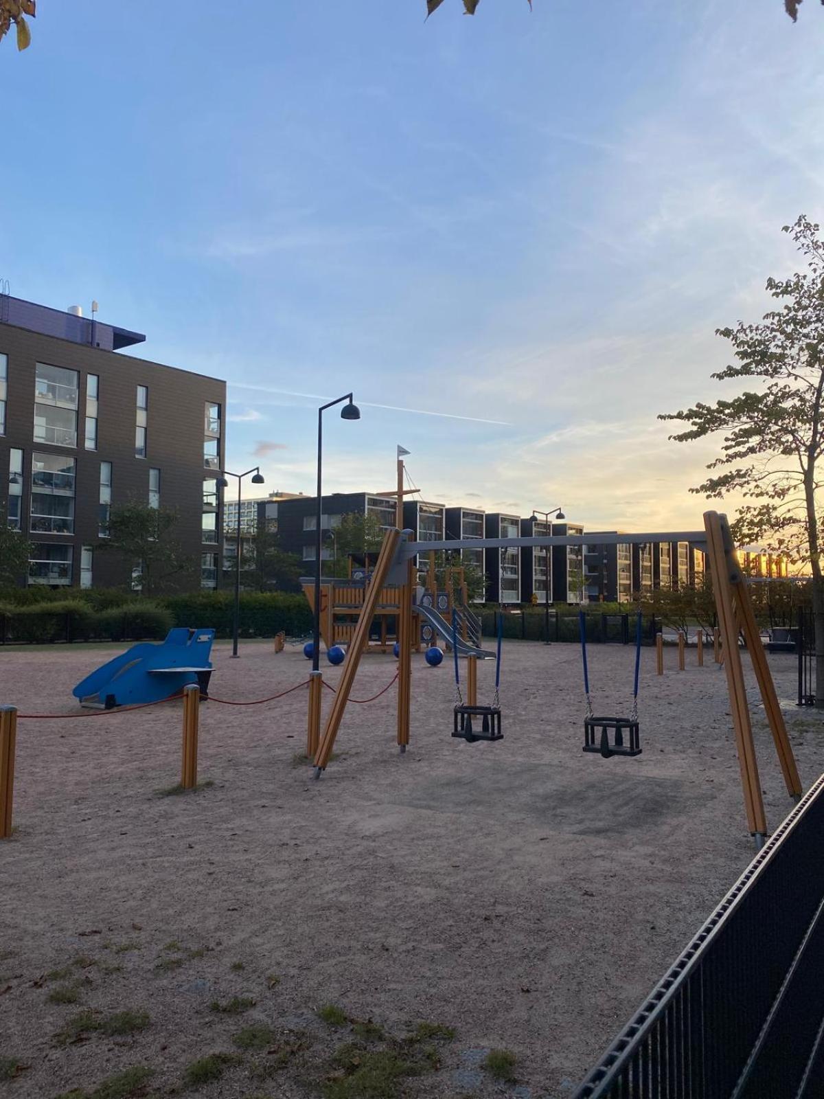 Gella Canalside Apartments With Sauna And Balcony In Address Saukonpaadenranta 4 ヘルシンキ エクステリア 写真